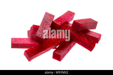Rote Bete in Scheiben geschnitten auf weißem Hintergrund Stockfoto