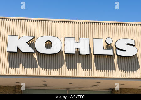 August 1, 2019 Mountain View/CA/USA - Kohls Zeichen an einem ihrer Standorte in South San Francisco Bay Area; Kohl's ist eine US-amerikanische Abteilung stor Stockfoto