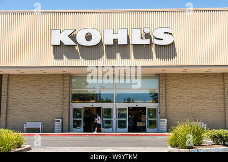 August 1, 2019 Mountain View/CA/USA - Kohl's Store Eingang an einem ihrer Standorte in South San Francisco Bay Area; Kohl's ist eine US-amerikanische depar Stockfoto