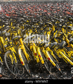 Chinesische BIKE TEILEN FRIEDHOF EIN DENKMAL FÜR DIE INDUSTRIE ARROGANZ Stockfoto