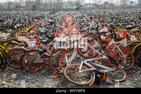 Chinesische BIKE TEILEN FRIEDHOF EIN DENKMAL FÜR DIE INDUSTRIE ARROGANZ Stockfoto