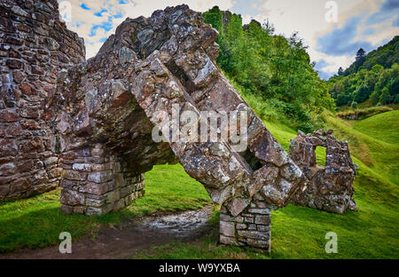 Urquhart Castle auf Lock Ness (GLNC) Stockfoto