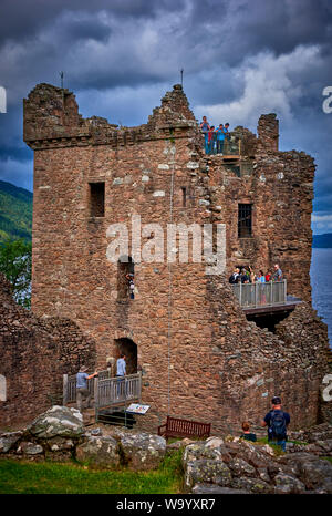 Urquhart Castle auf Lock Ness (GLNC) Stockfoto