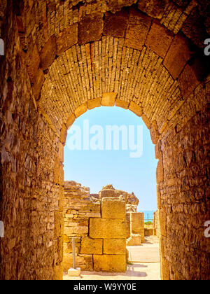 Wurzelspitze des Römischen Theater von Baelo Claudia archäologische Stätte. Tarifa, Cadiz. Andalusien, Spanien. Stockfoto