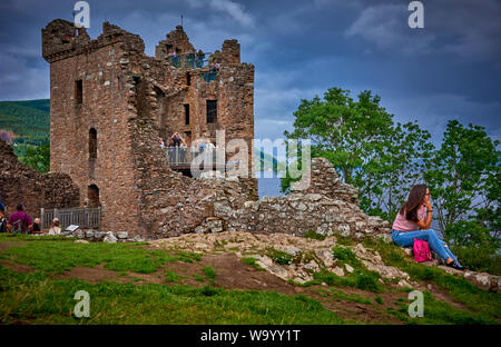 Urquhart Castle auf Lock Ness (GLNC) Stockfoto