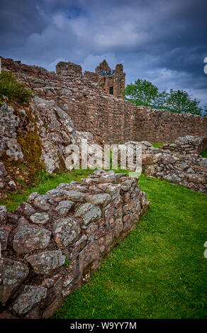 Urquhart Castle auf Lock Ness (GLNC) Stockfoto