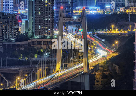 Ein paar Jiang Chongqing Changjiang Brücke Stockfoto