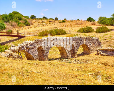 Reste der römischen Aquädukt von Punta Paloma. Baelo Claudia archäologische Stätte. Tarifa, Cadiz. Andalusien, Spanien. Stockfoto