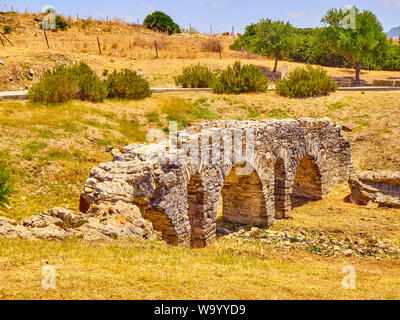 Reste der römischen Aquädukt von Punta Paloma. Baelo Claudia archäologische Stätte. Tarifa, Cadiz. Andalusien, Spanien. Stockfoto