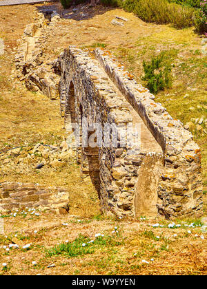 Reste der römischen Aquädukt von Punta Paloma. Baelo Claudia archäologische Stätte. Tarifa, Cadiz. Andalusien, Spanien. Stockfoto