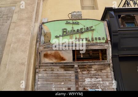 Alter Schmuck Shop geschlossen und verrotten in Valletta Malta Stockfoto