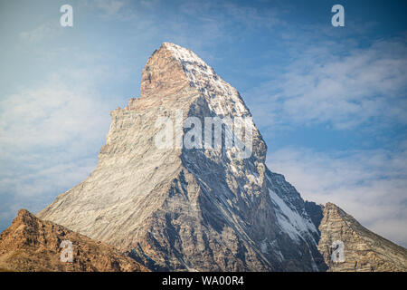 Bilder einer Zermatt Stadt und Berg an einem sonnigen Tag Stockfoto