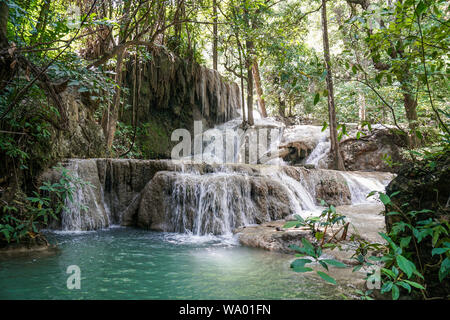 Erawan Nationalpark, am West Thailand in der tenasserim Hügeln der Provinz Kanchanaburi. Einer der bekanntesten Nationalparks in Thailand. Stockfoto