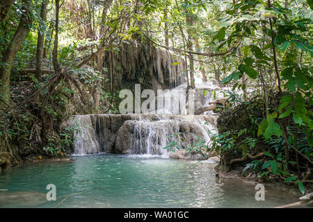 Erawan Nationalpark, am West Thailand in der tenasserim Hügeln der Provinz Kanchanaburi. Einer der bekanntesten Nationalparks in Thailand. Stockfoto