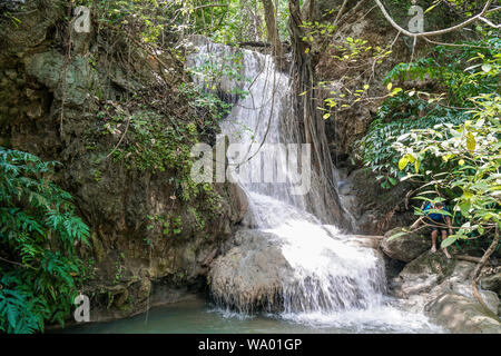 Erawan Nationalpark, am West Thailand in der tenasserim Hügeln der Provinz Kanchanaburi. Einer der bekanntesten Nationalparks in Thailand. Stockfoto