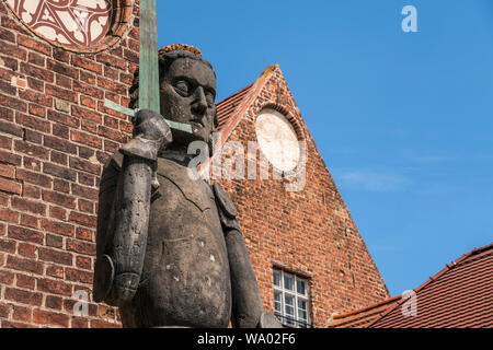 Roland Statue am Altstädtischen Rathaus, Brandenburg an der Havel, Brandenburg, Deutschland | Statue des Ritters Roland am Alten Rathaus Altst Stockfoto