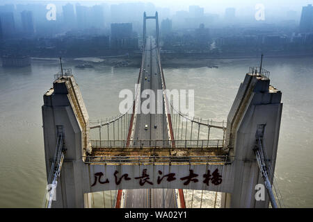 Ein paar Jiang Chongqing Changjiang Brücke Stockfoto