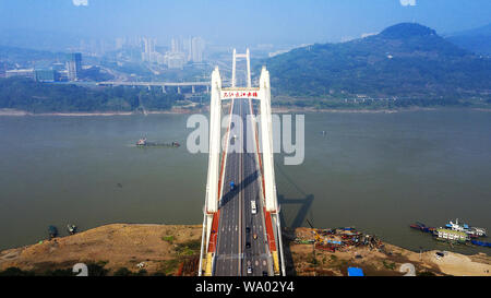 Ein paar Jiang Chongqing Changjiang Brücke Stockfoto