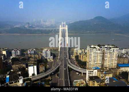 Ein paar Jiang Chongqing Changjiang Brücke Stockfoto