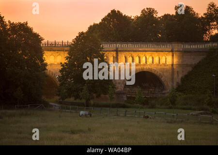 Deutschland, Münsterland, Kreis Coesfeld, Olfen, Dreibogenbrücke Alte Fahrt über die Stever, eine historische Kanalbrücke, sterben im Bereich Olfen ehemal Stockfoto