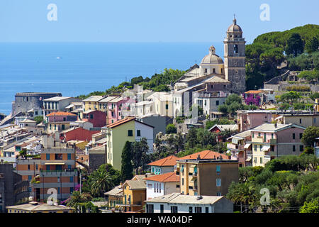 Portovenere, Kirche und Altstadt Häuser in der berühmten Stadt in der Nähe der Cinque Terre in Ligurien, Italien Stockfoto