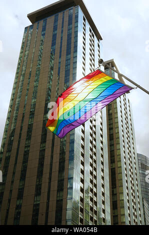 Montreal, Quebec, Kanada, August 14,2019. Stolz Flagge weht im Wind in der Innenstadt von Montreal, Quebec, Kanada. Credit: Mario Beauregard/Alamy Nachrichten Stockfoto