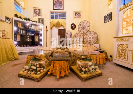 Schlafzimmer im diraja Istana Batu, der ehemaligen Heimat von Sultane, in Kota Bharu, Malaysia. Stockfoto