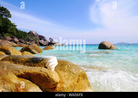 Die atemberaubende tropische Paradies, das Boulder Insel - Mergui Archipel (Boulder Island, Insel 115, Shark Island, Ba Wei Insel), Republik von Stockfoto