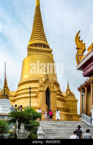 Bangkok, buddhistische Tempel, Phra Chedi Siratana, Sri Lankan Stil, Tempel des Smaragd Buddha, Thailand, Wat Phra Kaew, Wat Phra Si Rattana Satsadaram, Golde Stockfoto