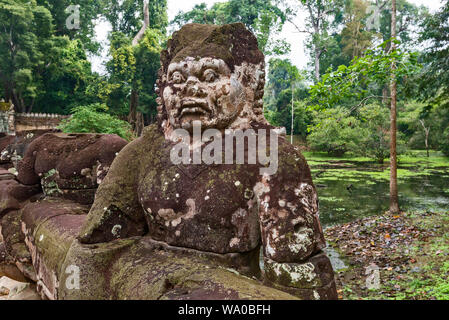 Geländer, die die kosmische Schlange Vasuki bei Preah Khan Tempel in Siem Reap Kambodscha Stockfoto