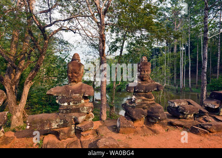 Geländer, die die kosmische Schlange Vasuki bei Preah Khan Tempel in Siem Reap Kambodscha Stockfoto