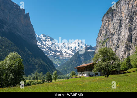 Landschaft im Lauterbrunnental, Lauterbrunnen, Berner Oberland, Schweiz, Europa Stockfoto