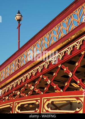 Crown Point Brücke über den Fluss Aire bei Sonnenuntergang Leeds West Yorkshire England Stockfoto