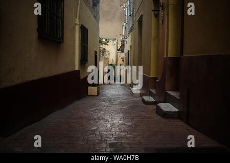 Eine typische alte Gasse in Msida, Malta. Stockfoto