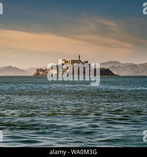 Die Insel Alcatraz in der Bucht von San Francisco. San Francisco, Kalifornien, Vereinigte Staaten von Amerika Stockfoto