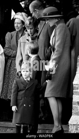 Prinzessin Dian mit Prinzen William und Harry sowie Prinzessin Margaret in Sandringham Stockfoto