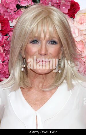 Linda Evans an die Late Night Shopping in den Designer Outlet Soltau am 2. August 2019 in Soltau, Deutschland. Stockfoto