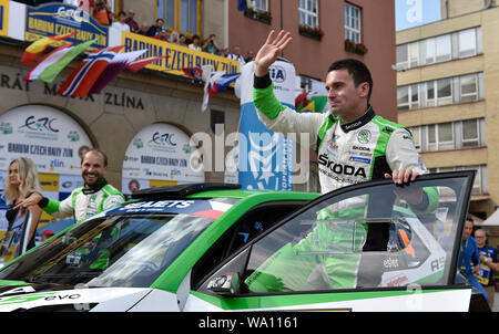 Zlin, Tschechische Republik. 16 Aug, 2019. L-R Pavel Dresler und Jan Kopecky (beide Tschechien) mit Skoda Fabia R5 Evo Rally Car eine Eröffnungsfeier des Barum Czech Rally Zlin teilnehmen, in der Intercontinental Rally Challenge (IRC), am 16. August 2019 in Zlin, Tschechische Republik. Credit: Dalibor Gluck/CTK Photo/Alamy leben Nachrichten Stockfoto