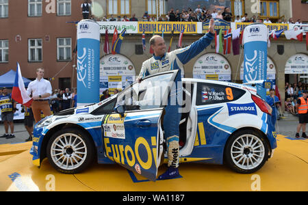 Zlin, Tschechische Republik. 16 Aug, 2019. Vaclav Pech (Tschechische) mit Ford Fiesta R5 Rally Car besucht eine Eröffnungsfeier des Barum Czech Rally Zlin, in der Intercontinental Rally Challenge (IRC), am 16. August 2019 in Zlin, Tschechische Republik. Credit: Dalibor Gluck/CTK Photo/Alamy leben Nachrichten Stockfoto