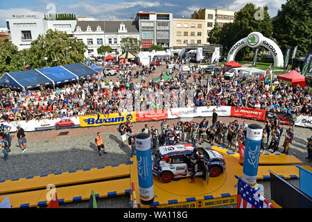 Zlin, Tschechische Republik. 16 Aug, 2019. Jan Cerny und Petr Cernohorský (beide Tschechien) mit Ford Fiesta R5 Rally Car eine Eröffnungsfeier des Barum Czech Rally Zlin teilnehmen, in der Intercontinental Rally Challenge (IRC), am 16. August 2019 in Zlin, Tschechische Republik. Credit: Dalibor Gluck/CTK Photo/Alamy leben Nachrichten Stockfoto