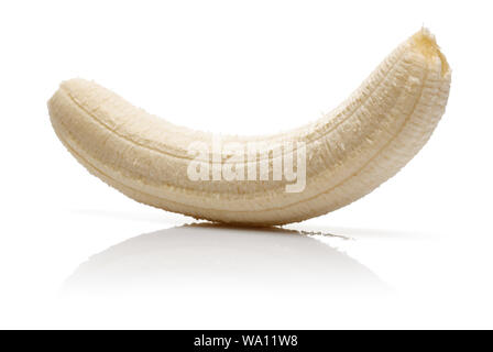 Reife Banane auf weißem Hintergrund geschält. Studio shot Stockfoto