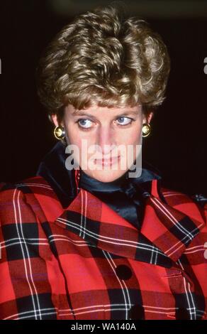 Prinzessin Diana schaltete die Bond Street Christmas Lights, Bond Street, Mayfair, London ein. UK 17/11/1993 Stockfoto