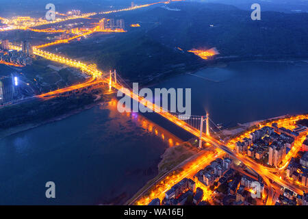 Ein paar Jiang Chongqing Changjiang Brücke Stockfoto