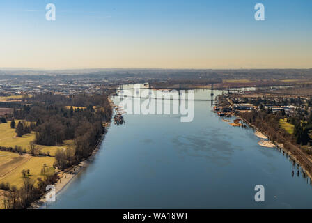 Luftaufnahme des Highway 1 über dem Fraser River in der Nähe der Stadt, wenn Chilliwack, British Columbia, Stockfoto