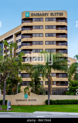 Orange, CA/USA - 15. Mai 2019: Das Embassy Suites by Hilton in Orange, Kalifornien ist mit 400 North State College Blvd. Stockfoto