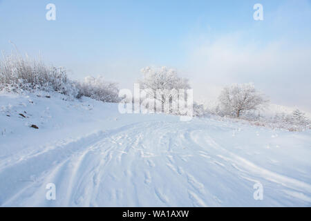 Sunrise graben NingShan County in Shaanxi qinling Schnee Stockfoto