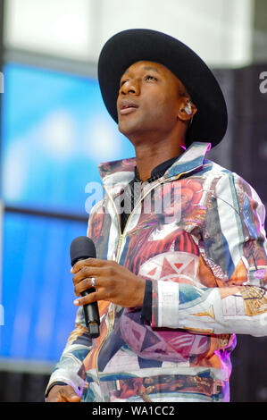 Singer-Songwriter Aloe Blacc führt am Rockefeller Center in New York City. Stockfoto