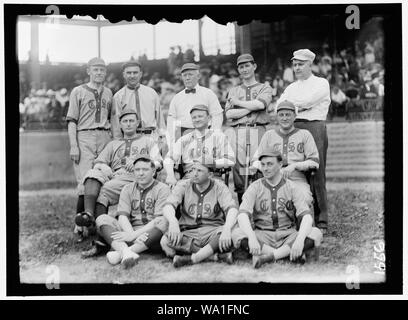 BASEBALL, Kongreß. Vordere Reihe: KINKEAD VON NEW JERSEY; PAT HARRISON; Murray von Massachusetts. 2. Reihe: Nicht identifizierte; Edwards von Georgia; McDERMOTT von Illinois; HINTERE REIHE: Weiß von Ohio; nicht identifizierte; TOM REILLY VON CONNECTICUT; Webb von Nord-carolina; Rauch von Indiana Stockfoto