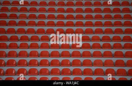 Reihen von grünen Leere falten Stadion sitze Hintergrund Stockfoto