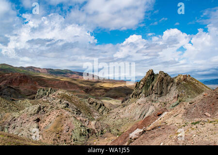 Türkei: Landschaft an der Straße von igdir zu Dogubayazıt, in der Eastern Anatolia Region der Türkei in der Nähe der Berg Ararat und armenischen und iranischen Grenzen Stockfoto